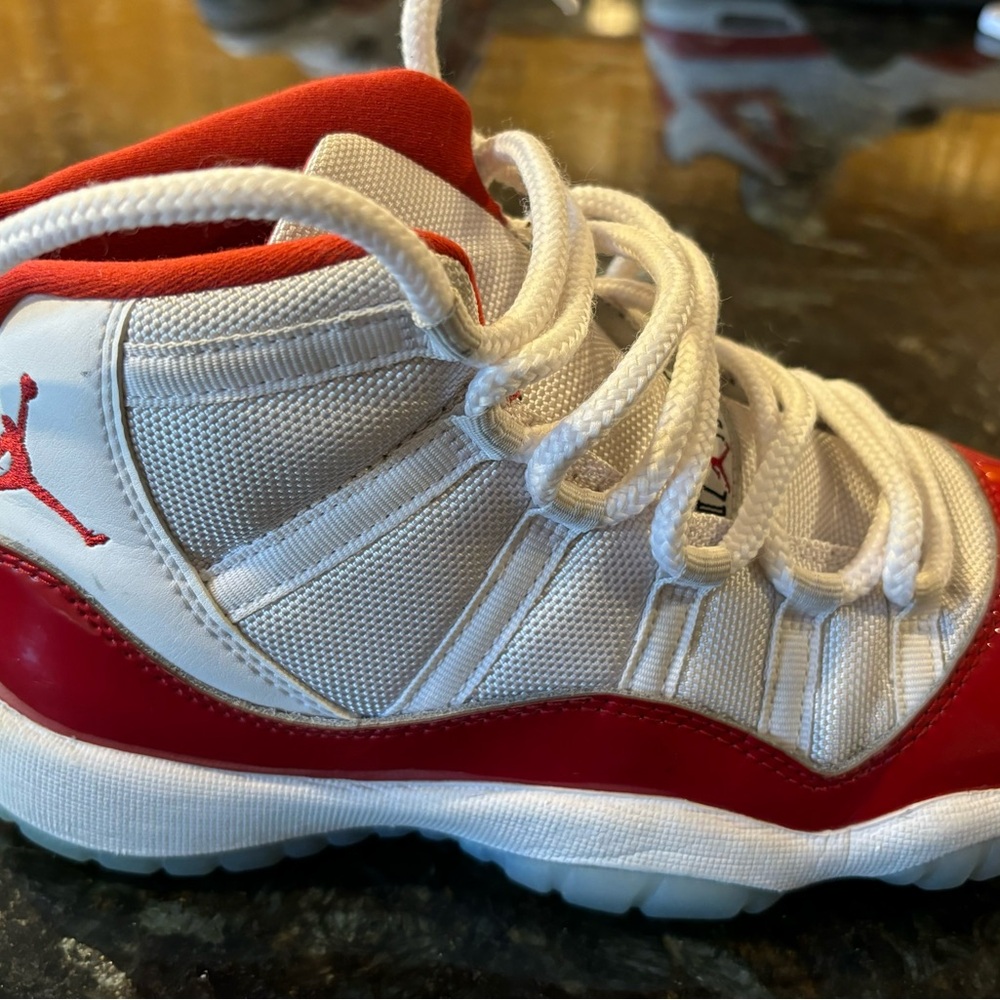 Jordan Cherry 11 with box Y5.5